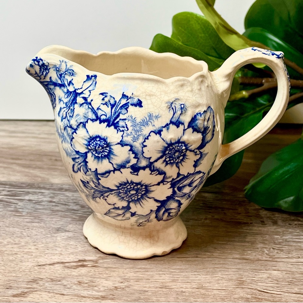 Vintage Taylor Smith Taylor Center Bouquet Garland Covered Creamer Blue Floral